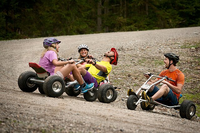 <p>Mountaincarterlebnis mit Freunden in Flachau</p>